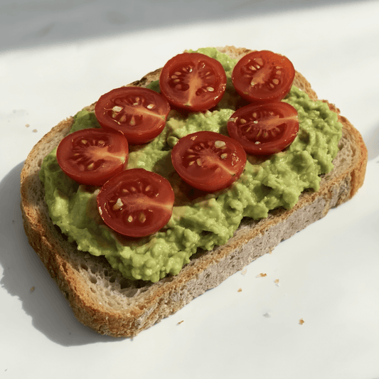 TOSTADA DE AGUACATE Y CHERRY FRESCO